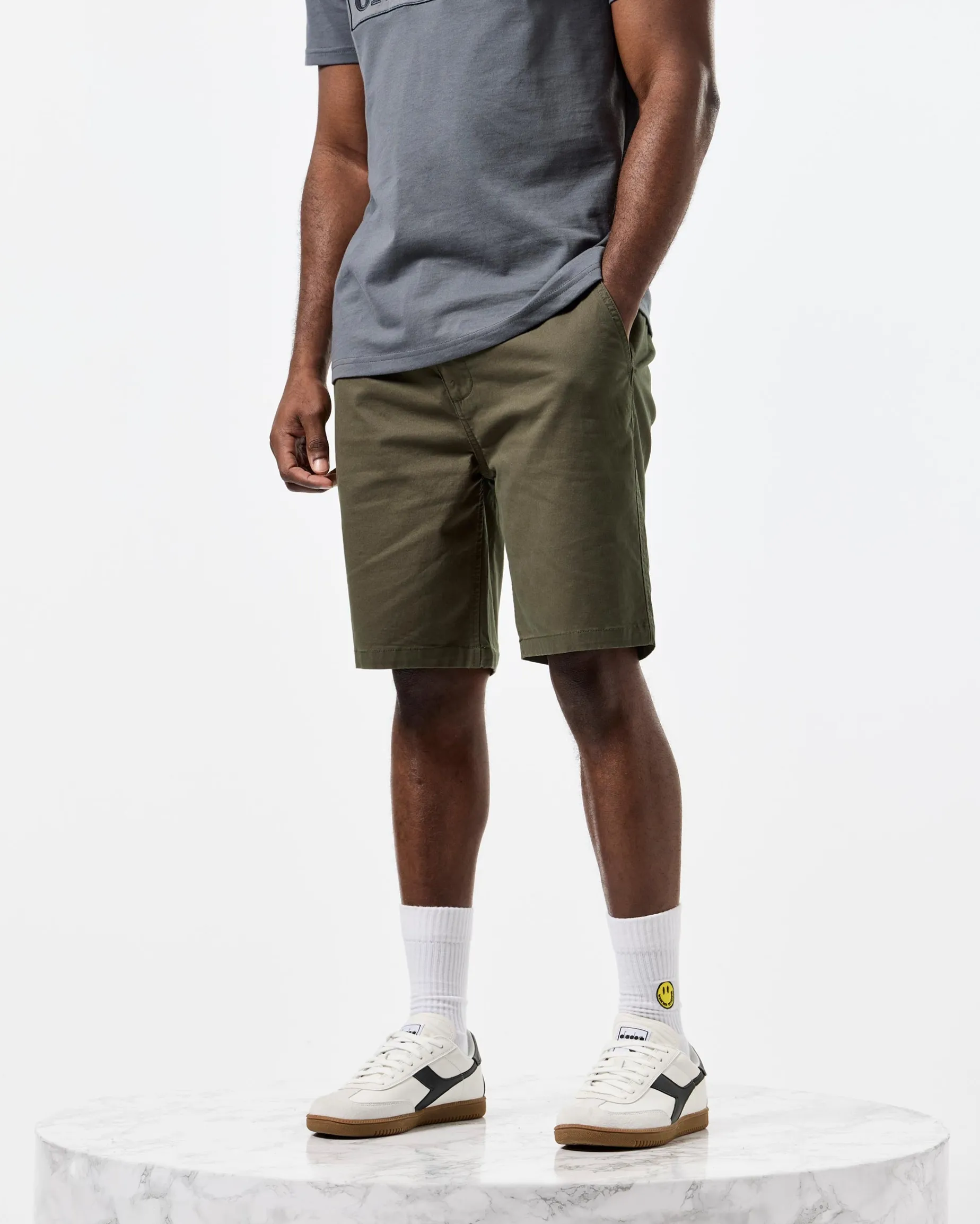 Ivan Chino Shorts, Burggrün