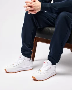 Reebok – Classic Leather – Sneaker in Weiß/Gummi