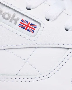 Reebok – Classic Leather – Sneaker in Weiß/Gummi