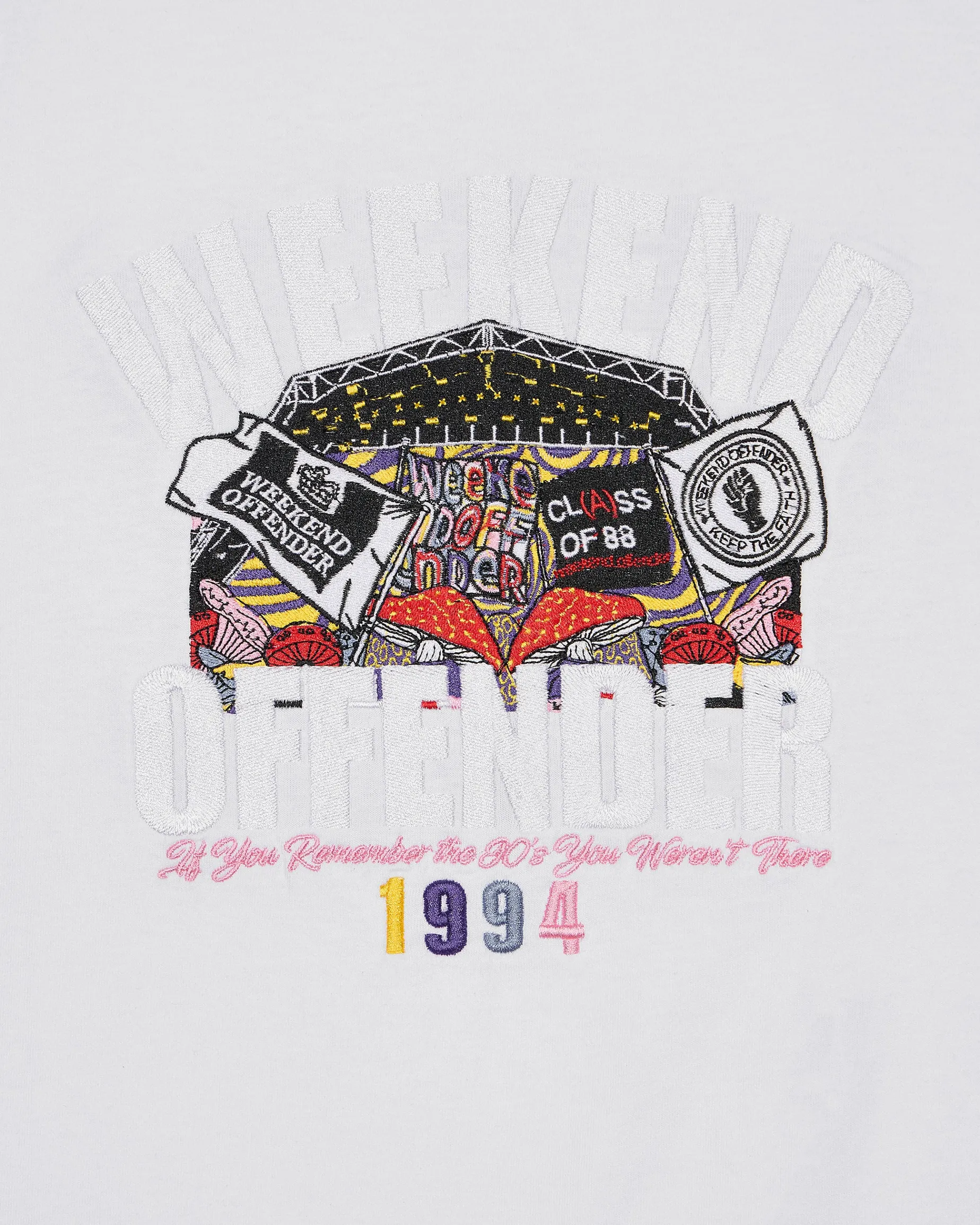 T-Shirt mit aufgestickter Pyramiden-Grafik in Weiß