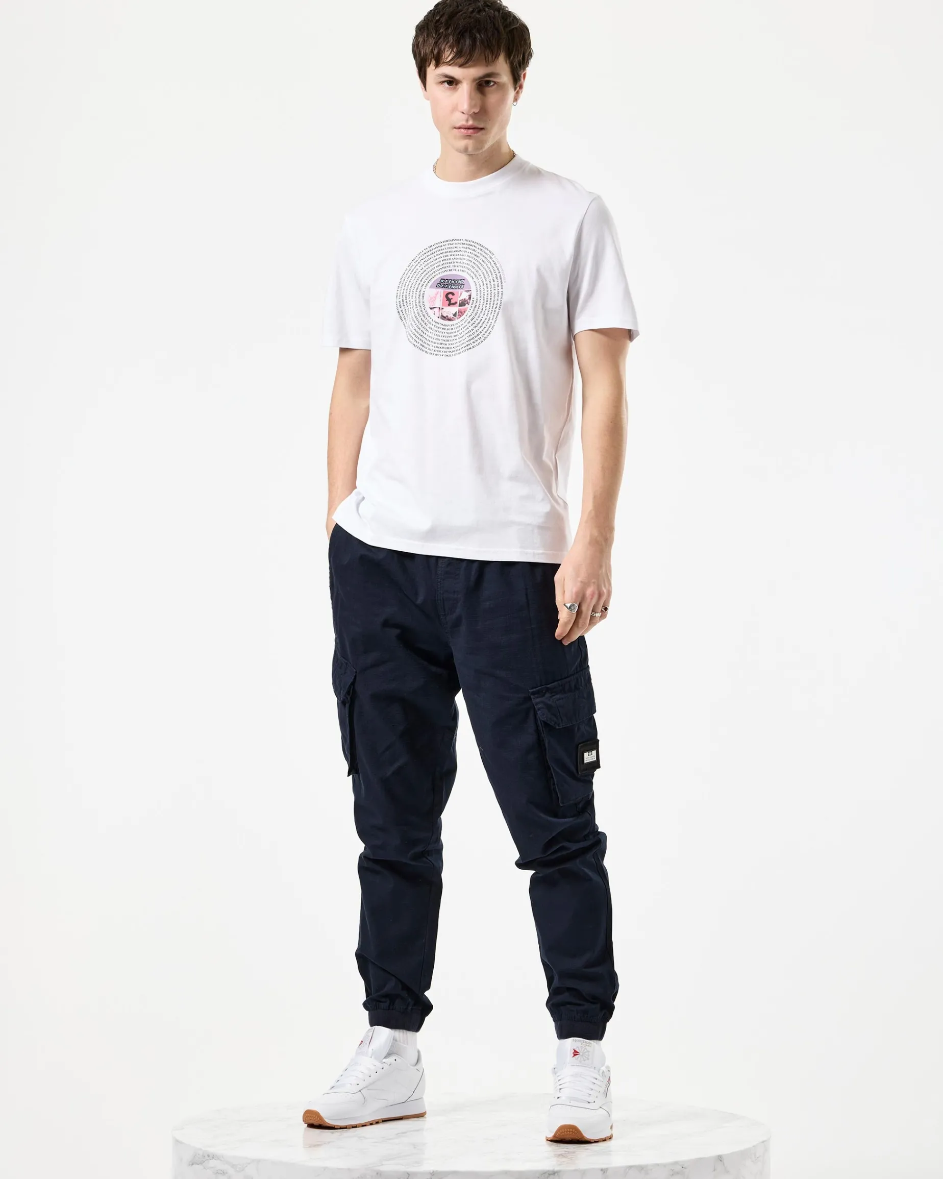 T-Shirt mit Grafik „Entertainment“ in Weiß