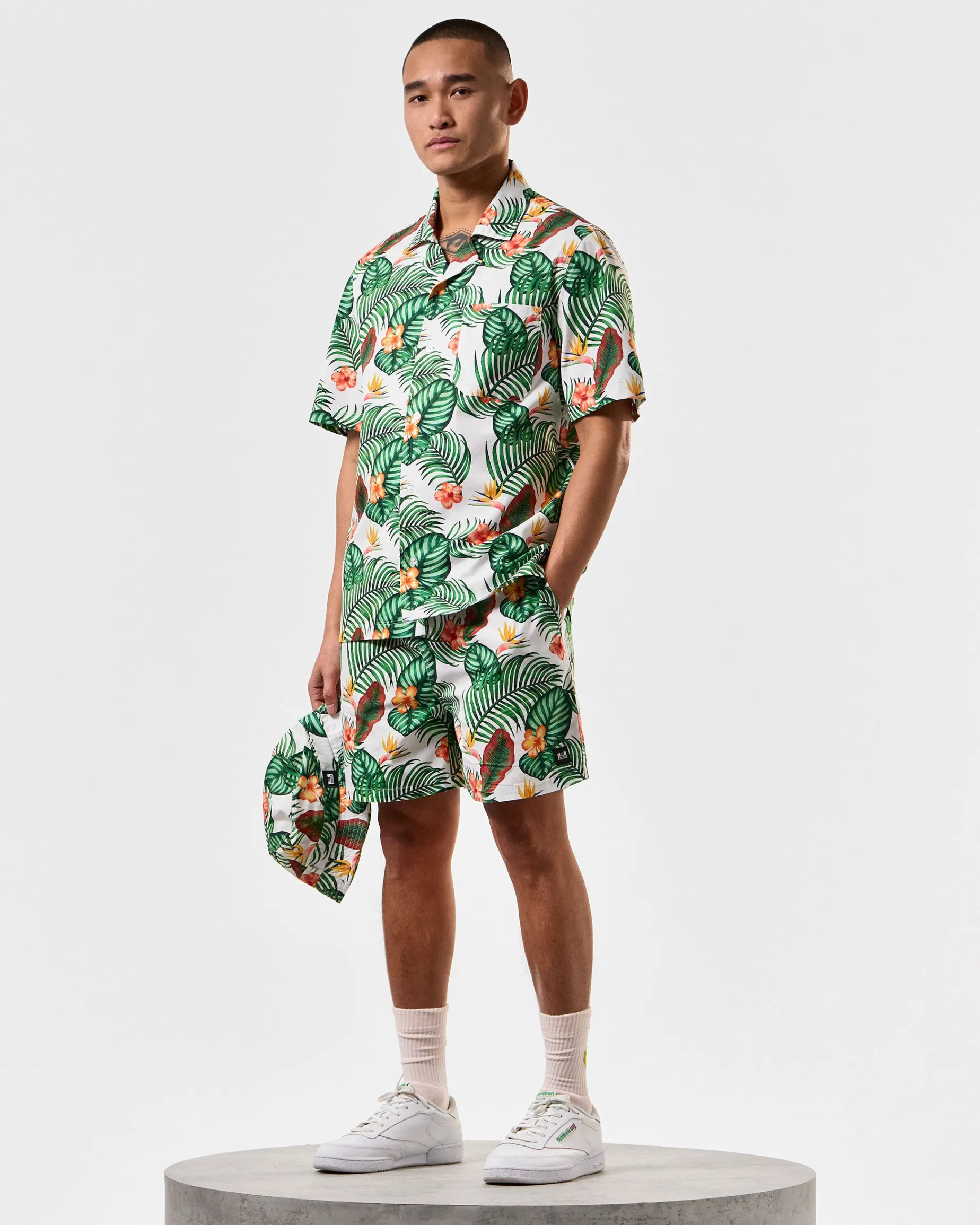 Weißes Lotus-Hemd mit weißem Lotus-Print