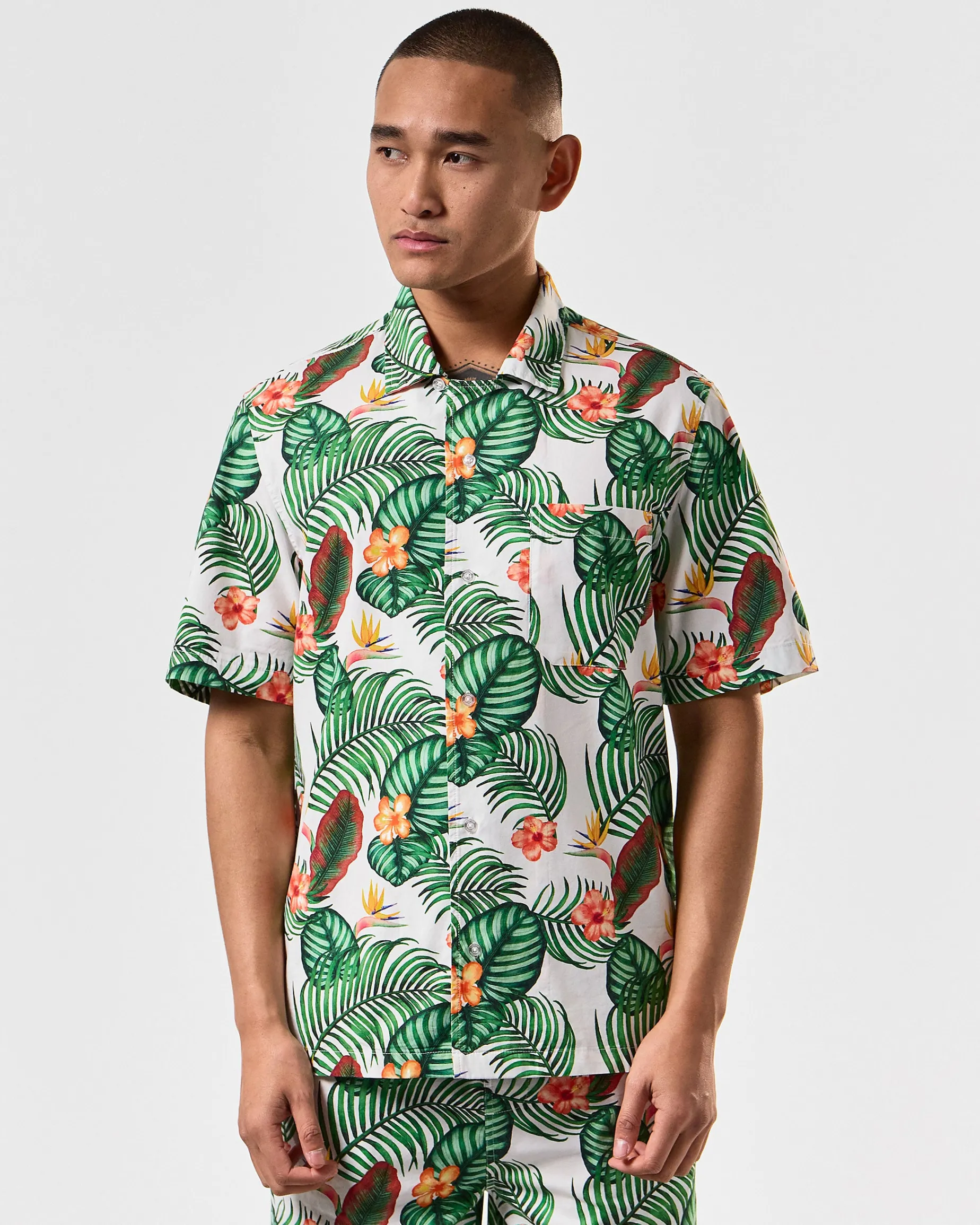 Weißes Lotus-Hemd mit weißem Lotus-Print